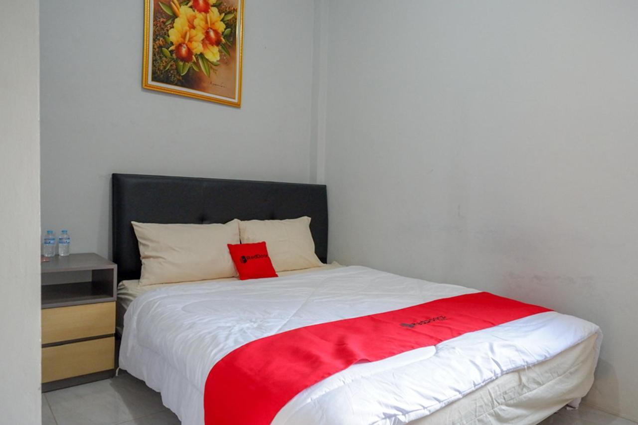 Reddoorz Near Jalan Adi Sucipto Solo Hotel Ngoại thất bức ảnh