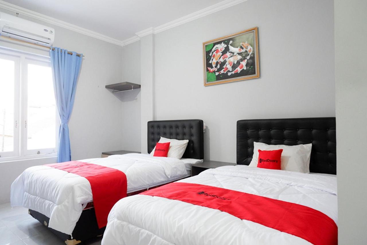 Reddoorz Near Jalan Adi Sucipto Solo Hotel Ngoại thất bức ảnh