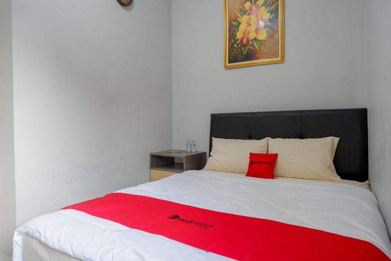 Reddoorz Near Jalan Adi Sucipto Solo Hotel Ngoại thất bức ảnh