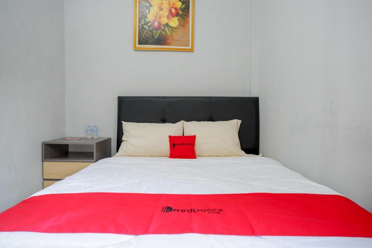 Reddoorz Near Jalan Adi Sucipto Solo Hotel Ngoại thất bức ảnh