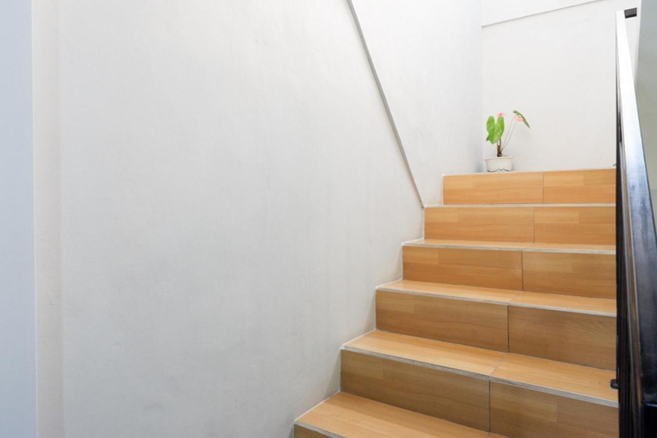 Reddoorz Near Jalan Adi Sucipto Solo Hotel Ngoại thất bức ảnh