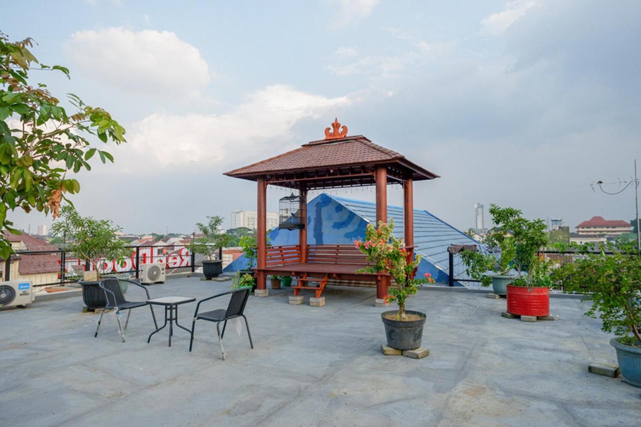 Reddoorz Near Jalan Adi Sucipto Solo Hotel Ngoại thất bức ảnh
