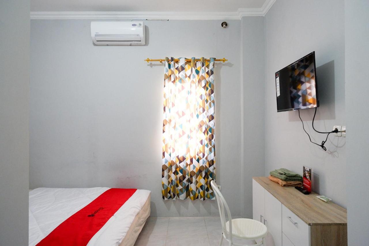 Reddoorz Near Jalan Adi Sucipto Solo Hotel Ngoại thất bức ảnh