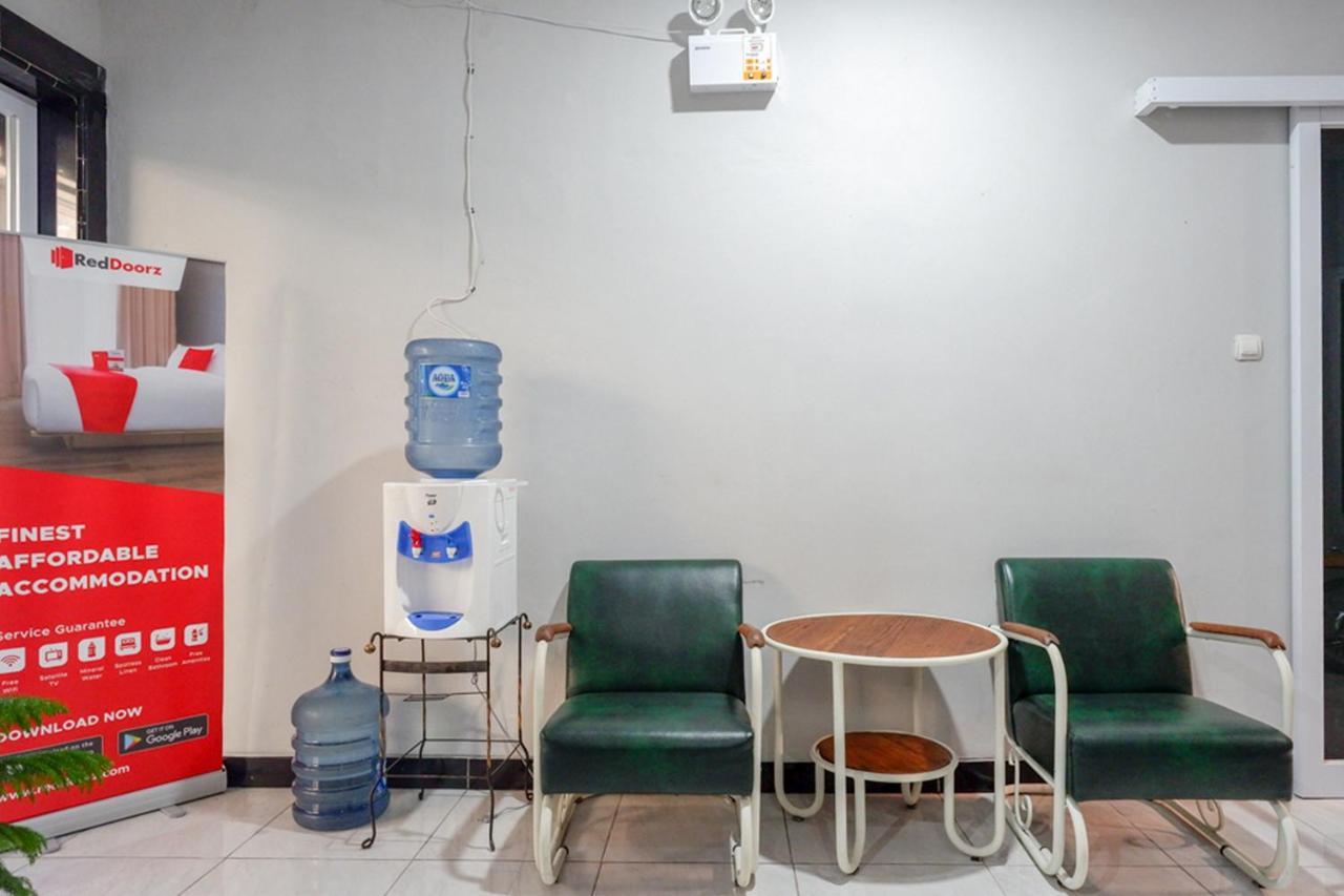Reddoorz Near Jalan Adi Sucipto Solo Hotel Ngoại thất bức ảnh