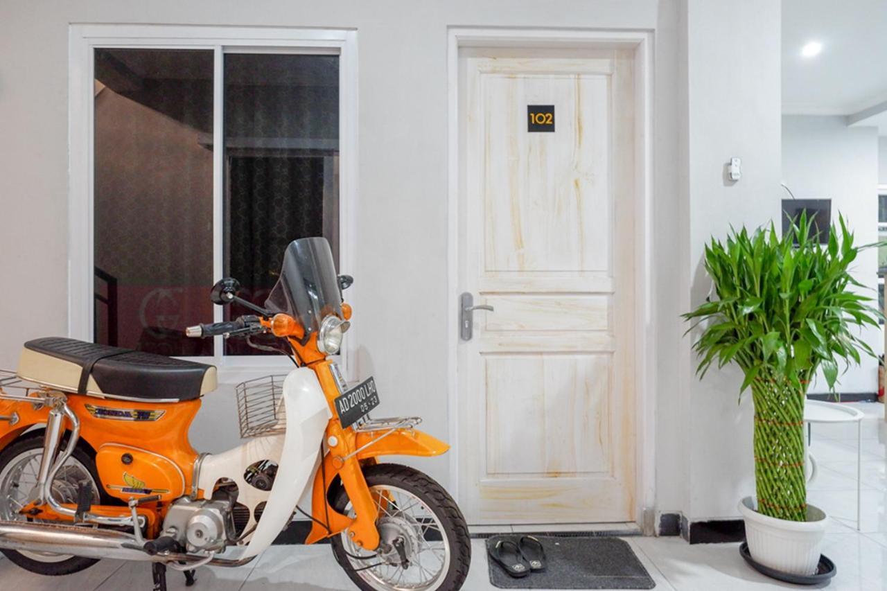 Reddoorz Near Jalan Adi Sucipto Solo Hotel Ngoại thất bức ảnh