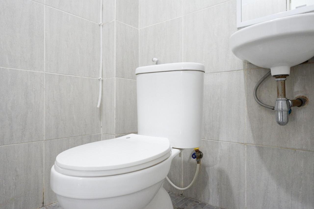 Reddoorz Near Jalan Adi Sucipto Solo Hotel Ngoại thất bức ảnh