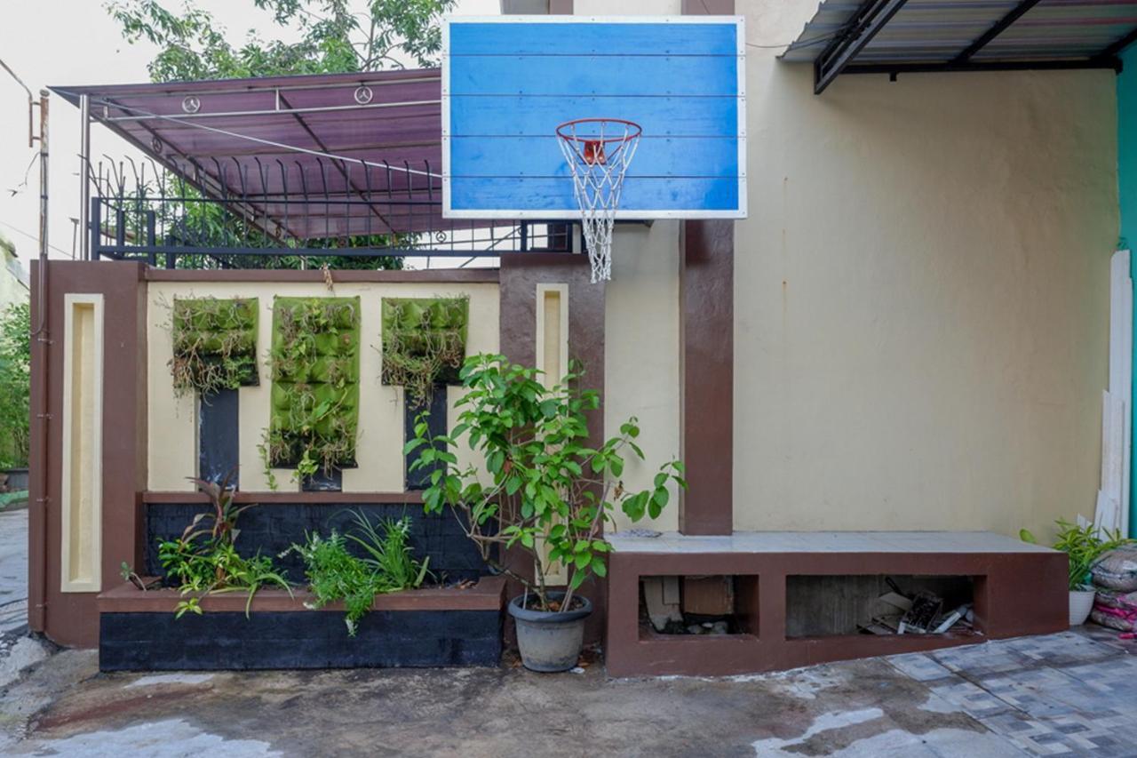 Reddoorz Near Jalan Adi Sucipto Solo Hotel Ngoại thất bức ảnh
